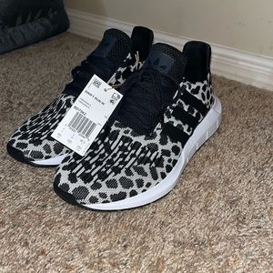 New women’s swift run shoes